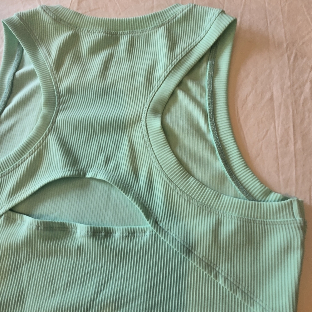 2 Ribbed Tank Scoop Neck Racerback Keyhole Size Large Haven NWT - Picture 6 of 13
